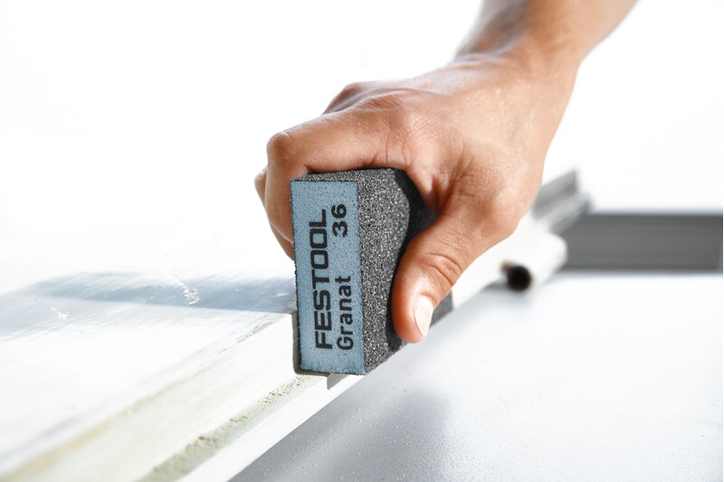 Gąbka szlifierska do szlifowania ręcznego 69x98x26 60 GR/6 – Produkt Gąbka szlifierska do szlifowania ręcznego 69x98x26 60 GR/6 – Produkt-1 Gąbka szlifierska do szlifowania ręcznego 69x98x26 60 GR/6 – Zastosowania-2 Gąbka szlifierska do szlifowania ręcznego Granat 69x98x26 60 GR/6