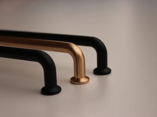 Uchwyty meblowe i wieszaki